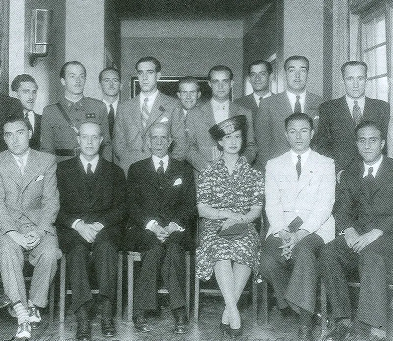 Isabel Torán Carré sentada junto a otros alumnos de la Escuela Superior de Ingenieros Agrónomos en el curso 1935-1936.