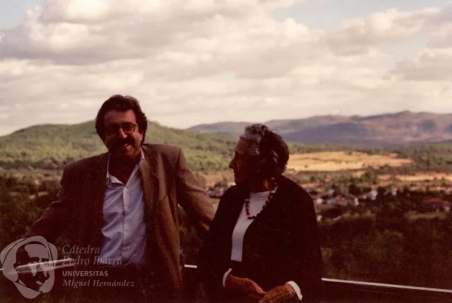 Carmen Caamaño Díaz entrevistada por Juan Martínez Leal y Miguel Ors, 1993. Créditos: Juan Martínez Leal. Fuente: https://www.elche.me/imagenes/carmen-caamano-diaz-entrevistada-por-juan-martinez-leal-y-miguel-ors-1993