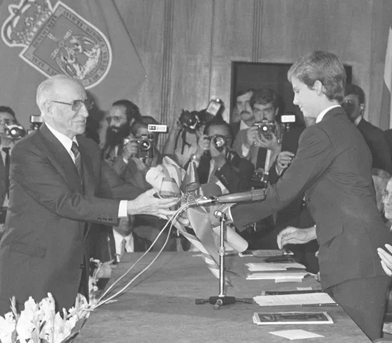Luis (Lluís) Antonio Santaló Sors recibiendo el Premio Príncipe de Asturias.