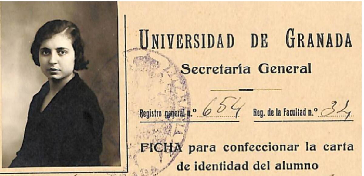 Carnet de estudiante de Manuela Manzanares al entrar en la Facultad de Letras en 1928. ARCHIVO UGR.